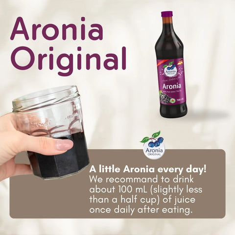 Organic Aronia Juice 700 ml glass bottle – Canada packaging, bottle next to a glass of juice